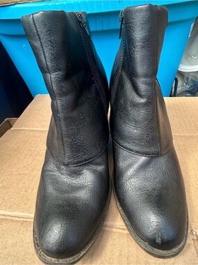 Fergie boots
